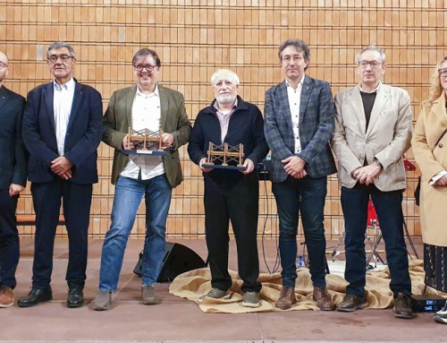Flix homenatja Roc Salvadó Poy i l’entitat Amics i amigues de l’Ebre en la tercera edició dels Guardons Pont de Ferro