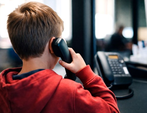 L’Ajuntament de Flix impulsa una iniciativa perquè els infants i joves puguin trucar als seus familiars des dels equipaments municipals